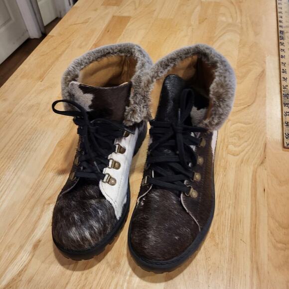 Myra Beaver Boots Hairon Cowhide Leather Fur Cuff Lace Up Rugged Sole 9 - Picture 4 of 13